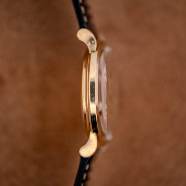 Vintage Longines Admiral gold filled case side view with faceted lugs and domed acrylic crystal