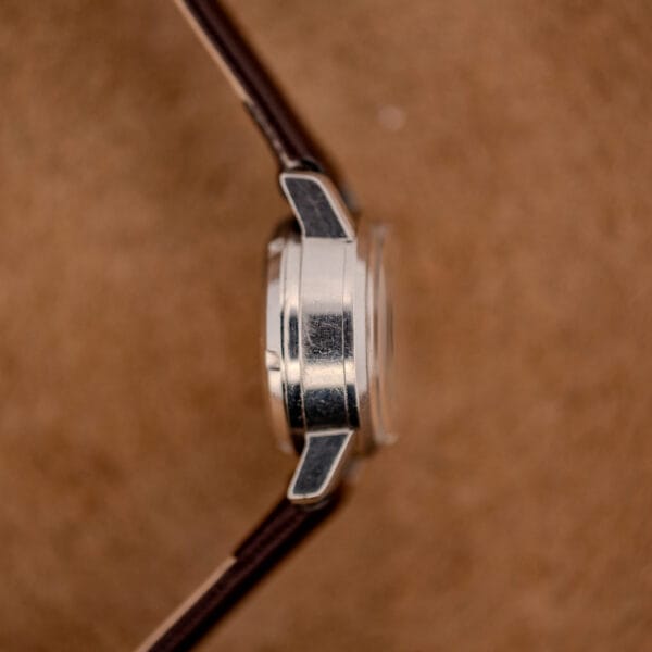 Omega Ladymatic stainless steel case band and faceted lugs in side profile