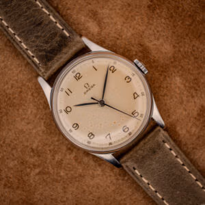 Omega ref. 2391 tropical eggshell dial with Arabic numerals and blued sweep seconds on an olive leather strap