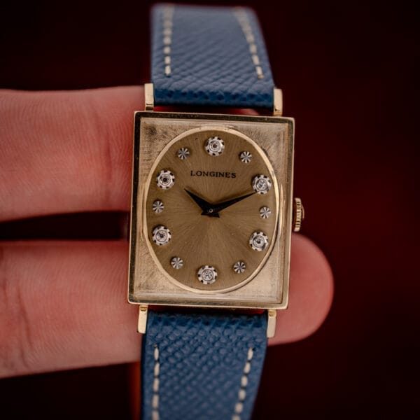 Longines 3007-528 straight-on dial view, frosted border and brushed sunburst oval signed LONGINES