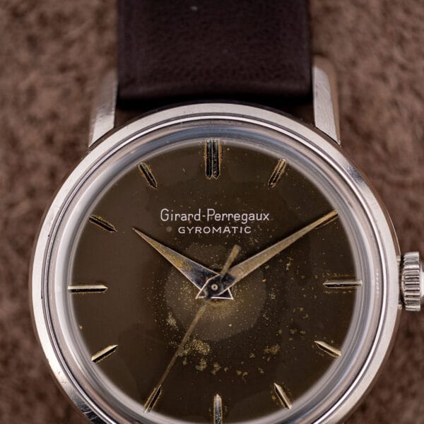 Girard-Perregaux Gyromatic brown dial macro, applied baton markers and dauphine hands with center seconds