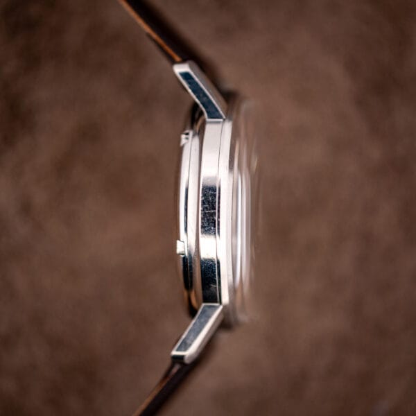 Girard-Perregaux Gyromatic faceted lugs and polished case band showing honest vintage wear