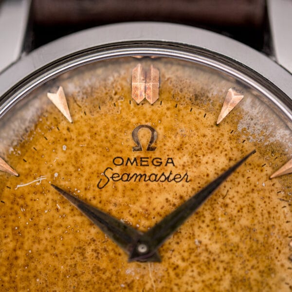 Omega Seamaster 2937-5 dial macro: OMEGA Seamaster signature, applied pink-gold dart markers and double baton at twelve