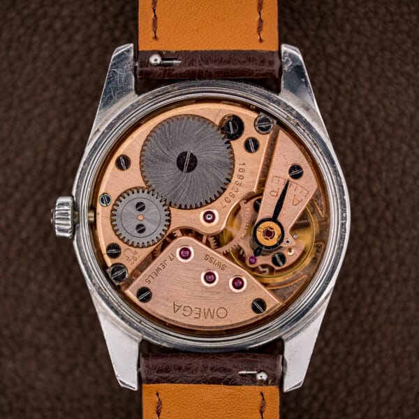 Omega caliber 267 manual-wind movement stamped with Omega symbol 267, 17 JEWELS, OMEGA SWISS, serial 16932507