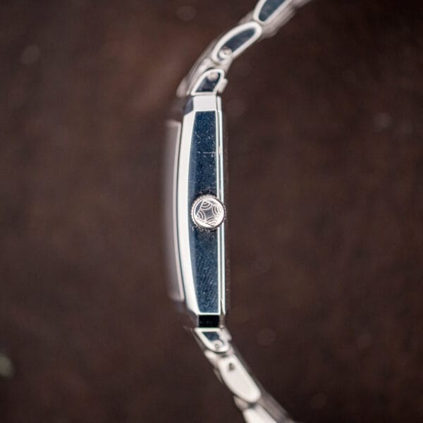 Zenith Elite thin steel case profile, crown signed with the Zenith logo