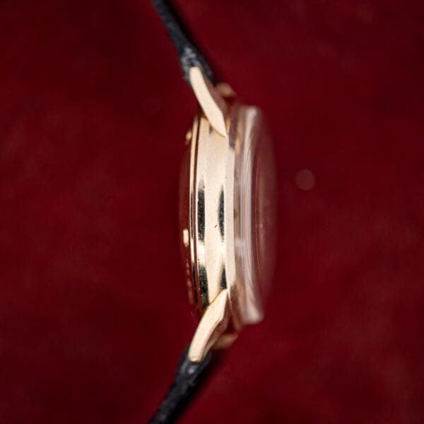 Case-band profile of vintage LeCoultre Master Mariner showing the 14k gold flank, faceted lugs and honest polish wear