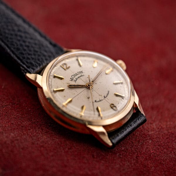 LeCoultre Master Mariner automatic in solid 14k gold, three-quarter view of the domed crystal, cream dial and claw lugs
