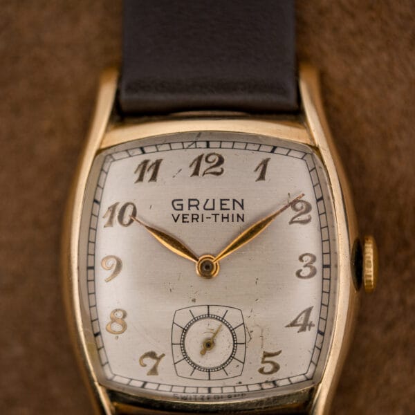 Gruen Veri-Thin 421-653 silver-cream dial signed GRUEN VERI-THIN with gilt Arabic numerals and octagonal sub-seconds