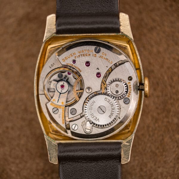 Gruen caliber 421 manual wind movement signed GRUEN WATCH Co FIFTEEN 15 JEWELS UNADJUSTED with VERI-THIN PATENTED bridge