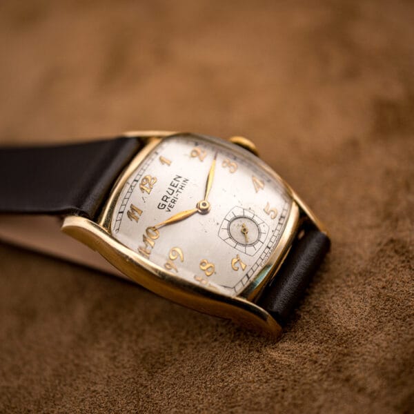 Gruen Veri-Thin ref 421-653 cushion tonneau case and cream Art Deco dial in warm side light