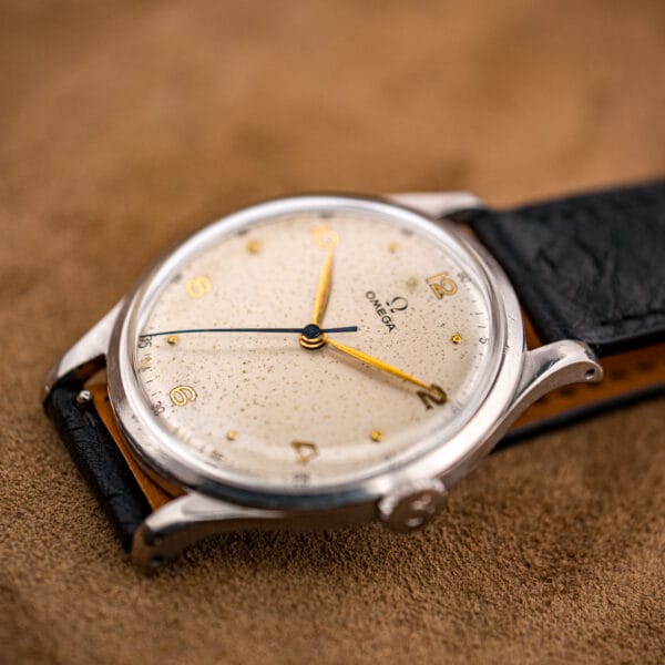Polished stainless steel case side of the Omega Jumbo 2256/1 with tall domed crystal