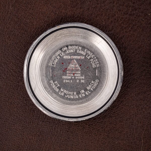 Inner caseback of the Omega 2943-2 stamped ACIER INOXYDABLE, FAB. SUISSE and the reference 2943 2 SC