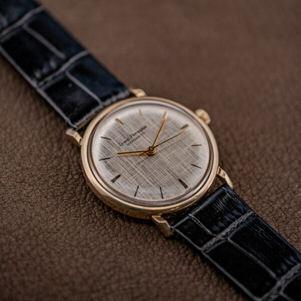 Girard Perregaux Gyromatic linen dial in raking light, the crosshatch weave lighting along one axis across the silver