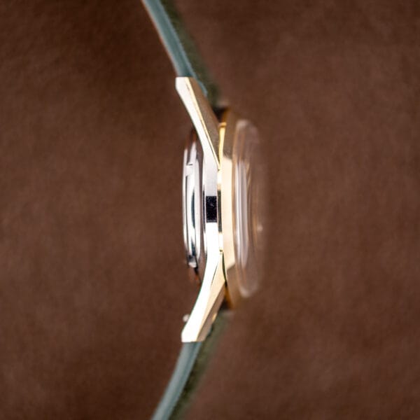 Girard-Perregaux Gyromatic case profile showing domed acrylic crystal and gold cap over stainless steel