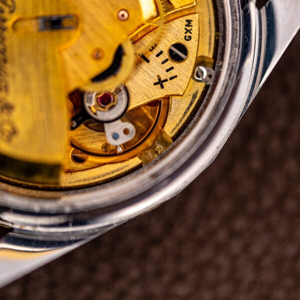 Girard-Perregaux Gyromatic movement macro showing balance wheel, ruby jewel and plus minus regulator index
