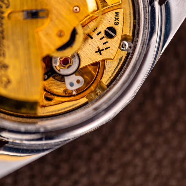 Girard-Perregaux Gyromatic movement macro showing balance wheel, ruby jewel and plus minus regulator index