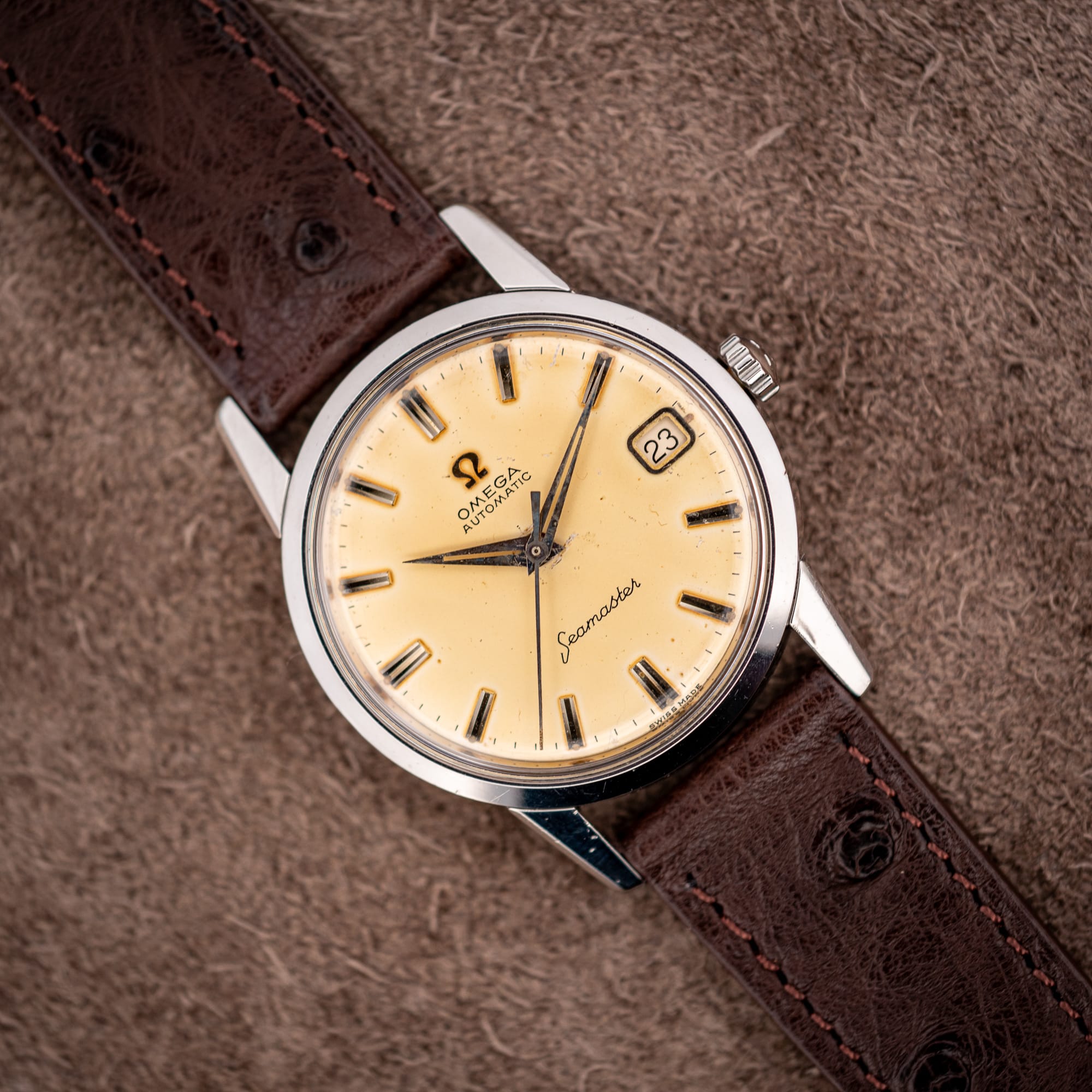 DSCF5770 Omega Seamaster 14760 eggshell dial with applied baton markers and date at three on brown ostrich strap