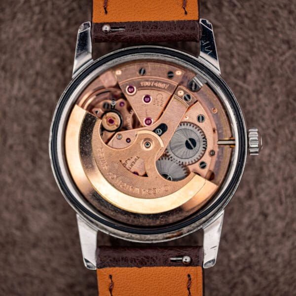 Omega caliber 562 automatic movement in the 14760 case, gilt rotor signed OMEGA WATCH Co SWISS