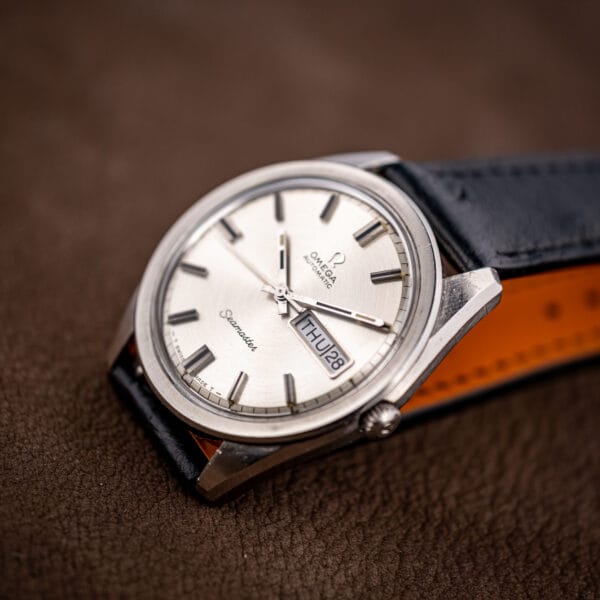 Omega Seamaster 166.032 three-quarter view highlighting the broad flat lugs and wide sloped steel bezel