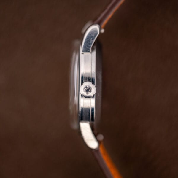 Omega signed crown with raised Omega symbol on the Seamaster Calendar 2757-2 SC steel case