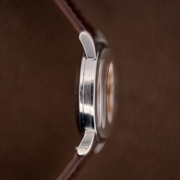 Omega Seamaster Calendar case profile showing stepped bezel, domed crystal and faceted downturned lugs