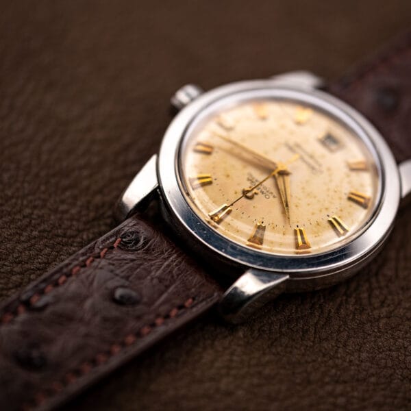Omega Seamaster Calendar 2757-2 SC domed crystal and applied gold markers seen from the side
