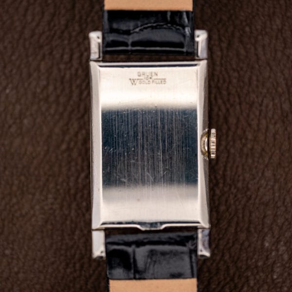 Gruen Curvex 370-650 snap caseback stamped GRUEN 10K GOLD FILLED with the Wadsworth W mark and fine hairlines