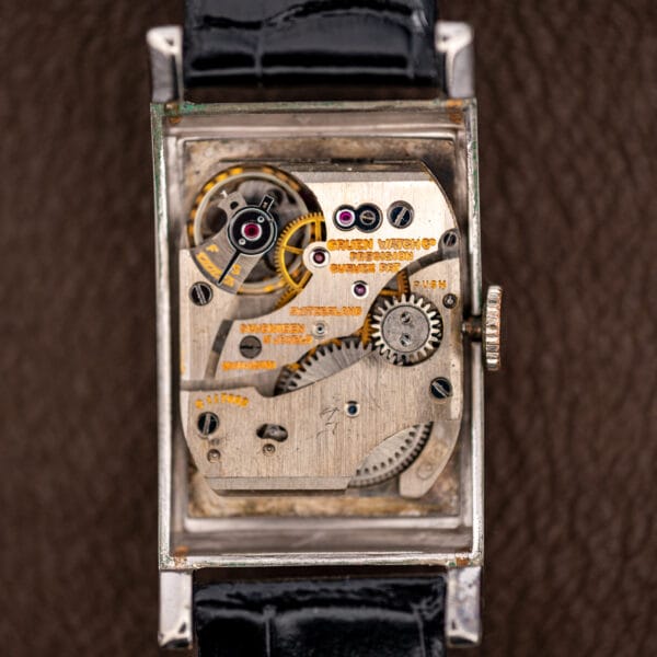Gruen caliber 370 Curvex movement signed GRUEN WATCH Co PRECISION CURVEX PAT SWITZERLAND SEVENTEEN 17 JEWELS UNADJUSTED