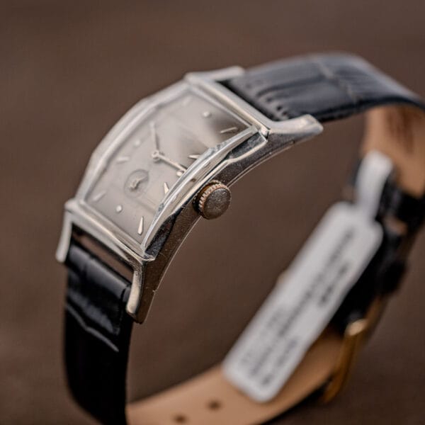 Gruen Curvex 370-650 three quarter view emphasising the curved white gold filled case and fluted crown