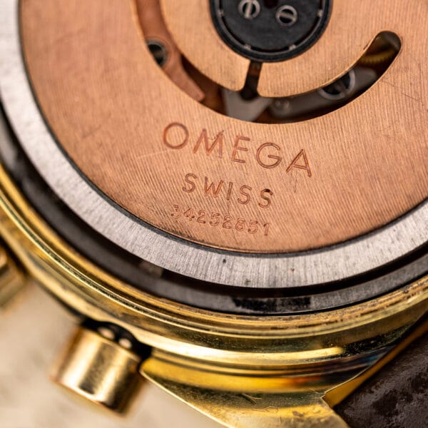 Close macro of the calibre 1040 rotor signed OMEGA SWISS above movement serial number 34252851