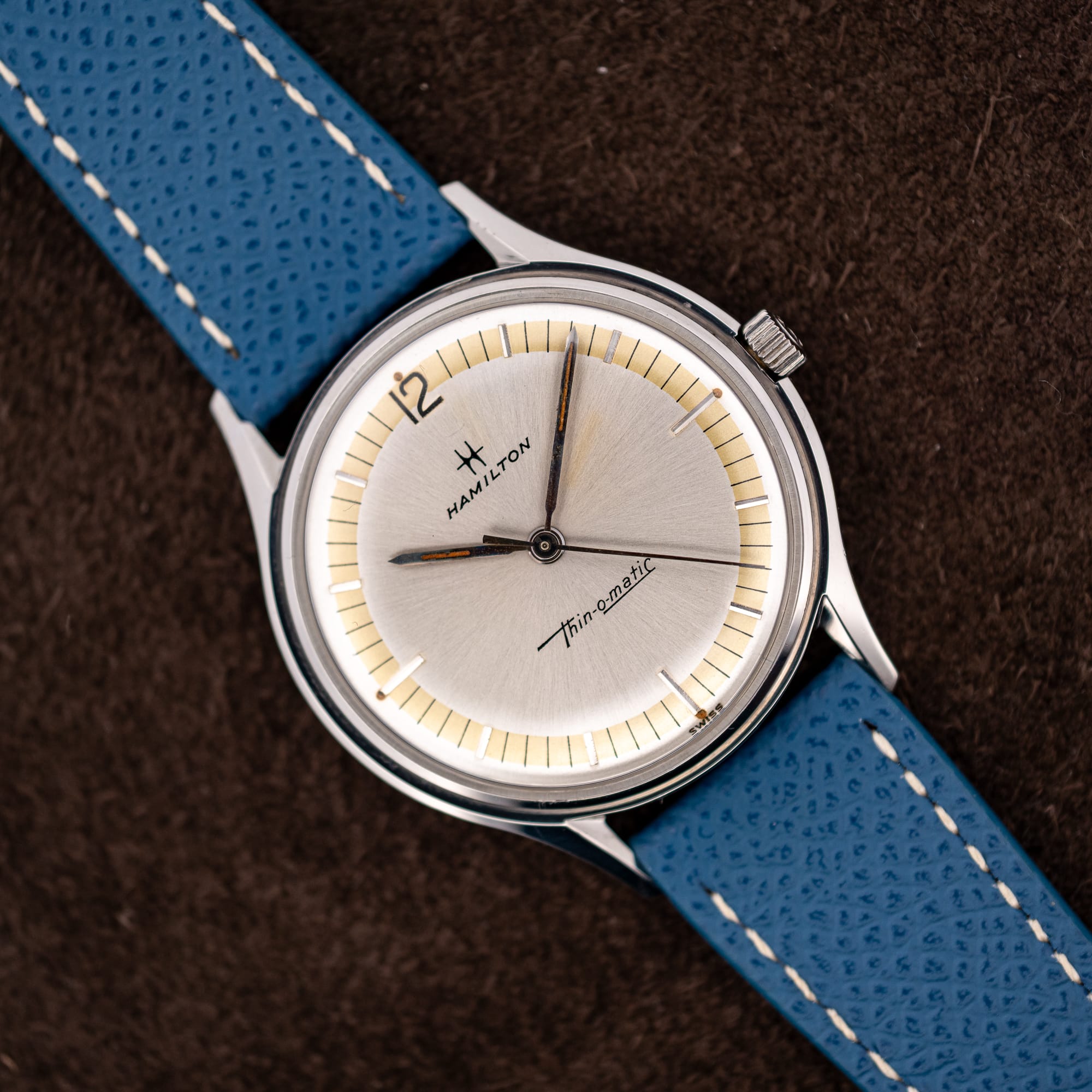 DSCF6111 Hamilton Thin-O-Matic cal. 663 with two-tone silver and champagne dial on blue grained leather strap
