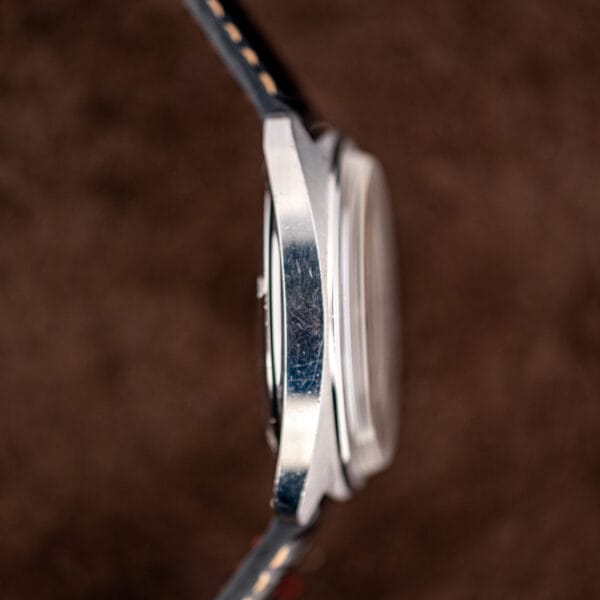 Omega Jumbo Seamaster C-case thickness and brushed case flank from the crown side