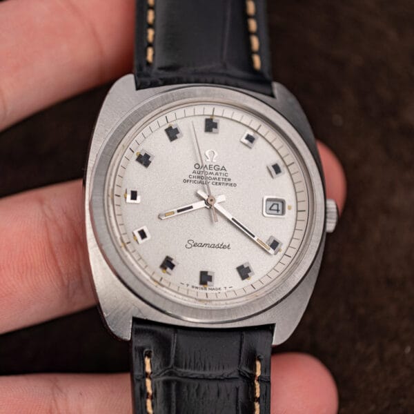 Omega Seamaster 168.035 held in hand, full dial with central seconds and date at 3