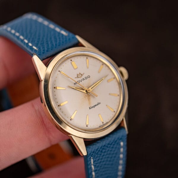 Three quarter view of the Movado dial with the Kingmatic script printed above six o'clock