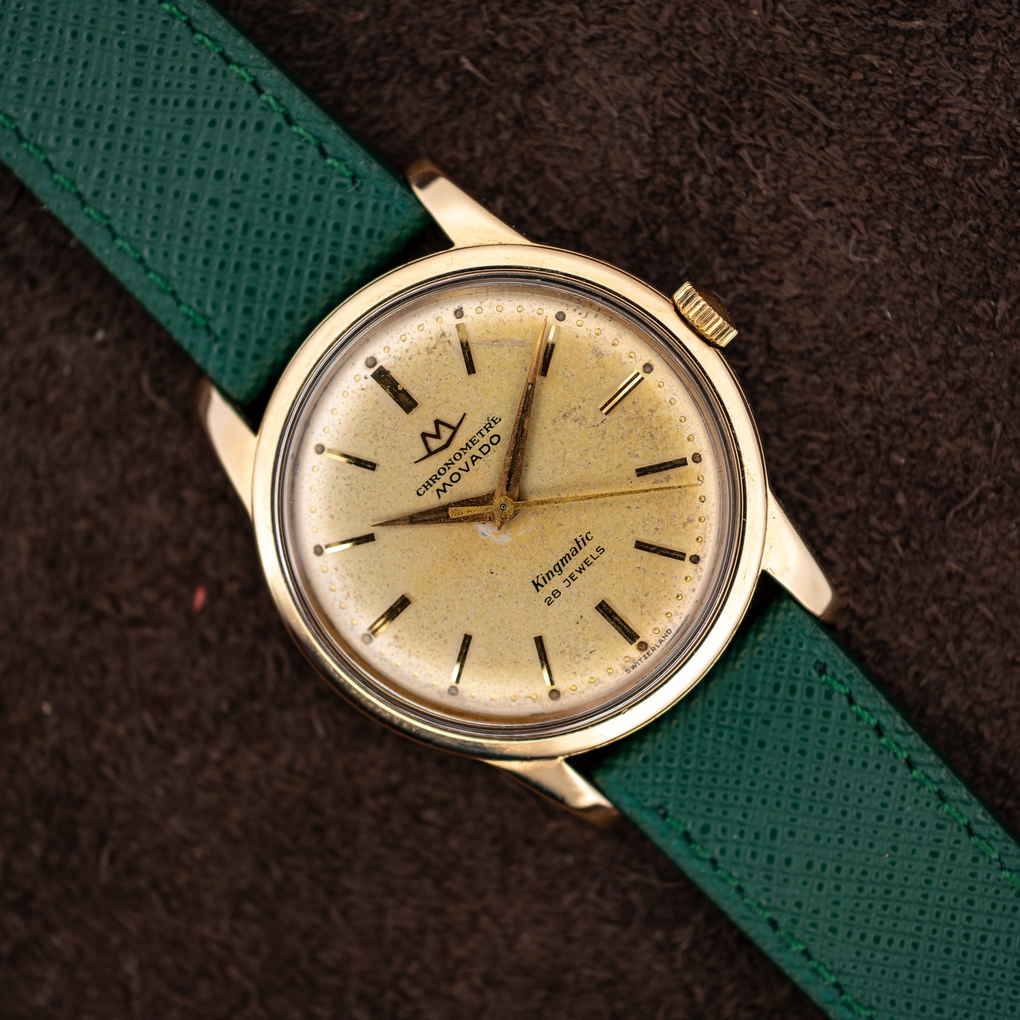 DSCF6212 Movado Chronometre Kingmatic on green saffiano strap showing champagne dial, gold capped case and faceted dauphine hands