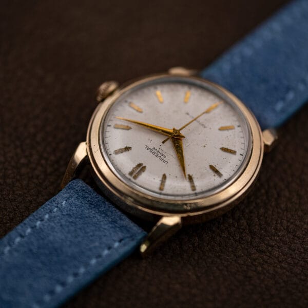 Light running along the applied gold hour markers and the faceted gold dauphine hands