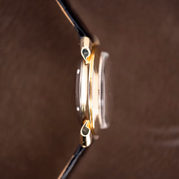 Profile view of the 10k gold filled bezel and stainless steel caseback on the Hamilton K-455