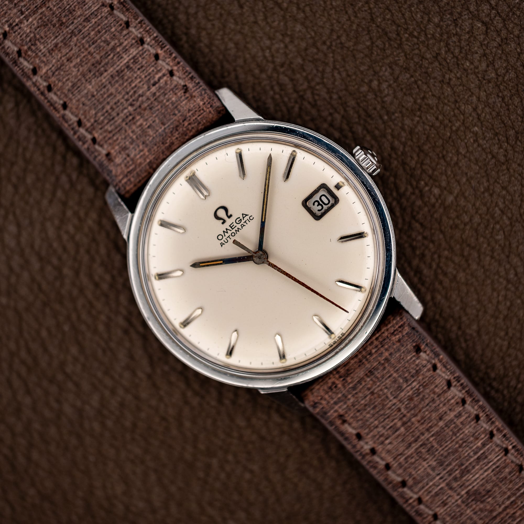 DSCF6331 Omega Seamaster 166.002 automatic with white dial and brown Babele leather strap, angled front view