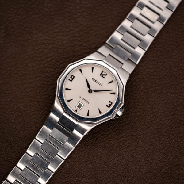 Angled view of the stainless steel Mariner, its bracelet links tapering away from the polygonal case