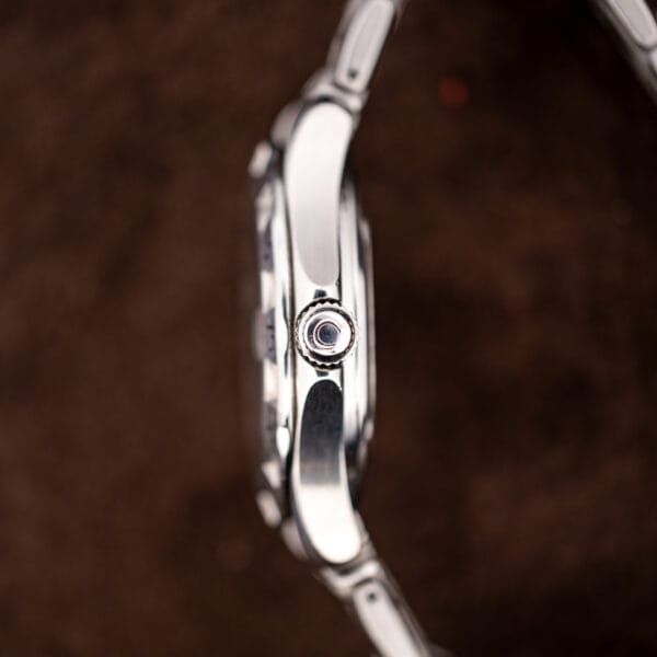 Side profile of the 196.1526 case showing the signed screw down crown and polished brushed flank.