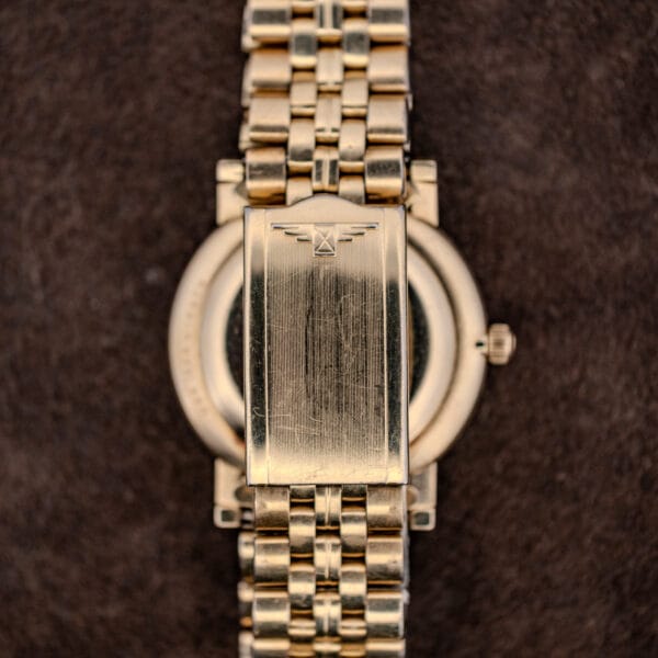 Folding clasp cover on the Longines Ultra-Chron bracelet engraved with the Longines winged hourglass emblem