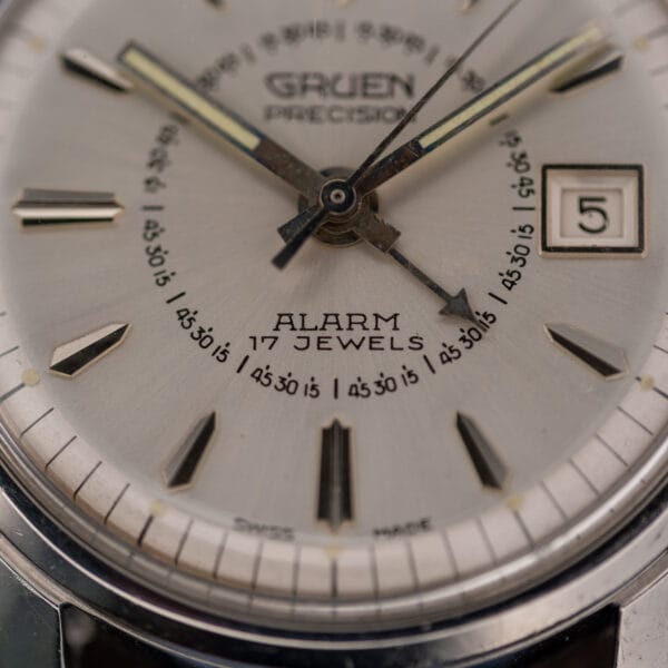 Silver sunburst Gruen dial macro with applied faceted markers, date aperture and printed ALARM 17 JEWELS text