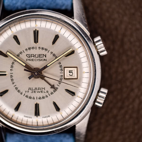 Gruen Precision Alarm 950CA silver dial and knurled twin crowns seen from the right side