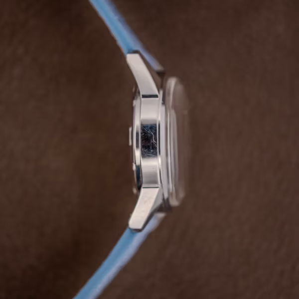 Gruen 950CA stainless case flank with faceted lugs, brushed lug tops and a raised domed crystal