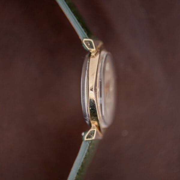 Case flank of the Wittnauer 2598-1 with domed acrylic crystal, hooded lug end and a small nick