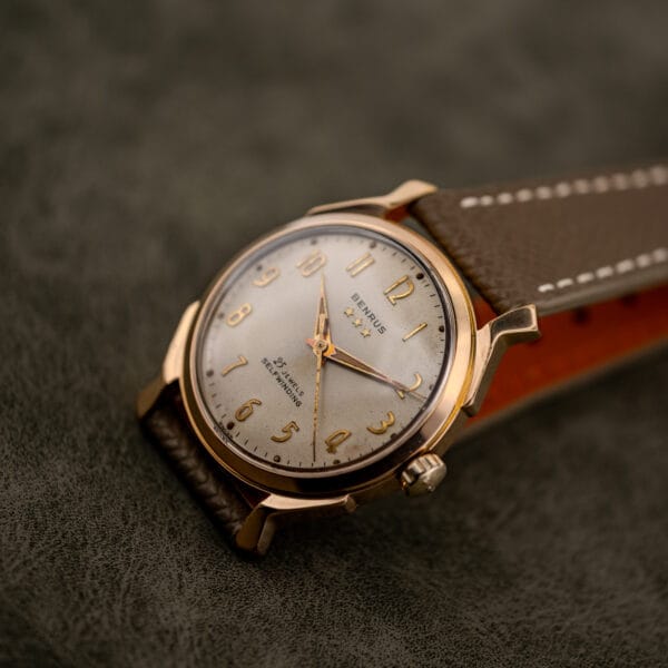 Benrus 3 Star 25 jewel automatic, cream dial with applied numerals and lightly tarnished gold-tone hands