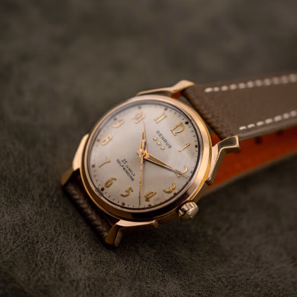 Benrus 3 Star 25 jewel automatic, cream dial with applied numerals and lightly tarnished gold-tone hands