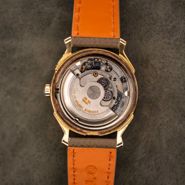 Benrus caliber E6-195 automatic movement, 25 jewels, seen inside the opened Series 7155 gold electroplate case