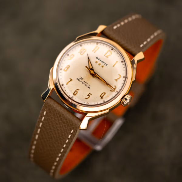 Cream dial of the Benrus Series 7155 with applied gold Arabic numerals and darkened hour plots