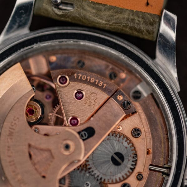 Omega calibre 551 movement macro showing serial 17019137 and the caliber marking beside jewelled bridges